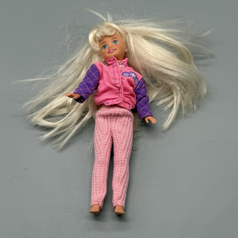 Mattel Barbie 1995 Winter Holiday Sledding Fun Stacie Doll Long Blonde Hair